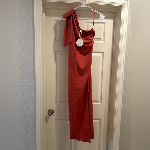 Elegant One-Shoulder Coral Dress Size Small Formal Dressy NWT - Picture 3 of 5